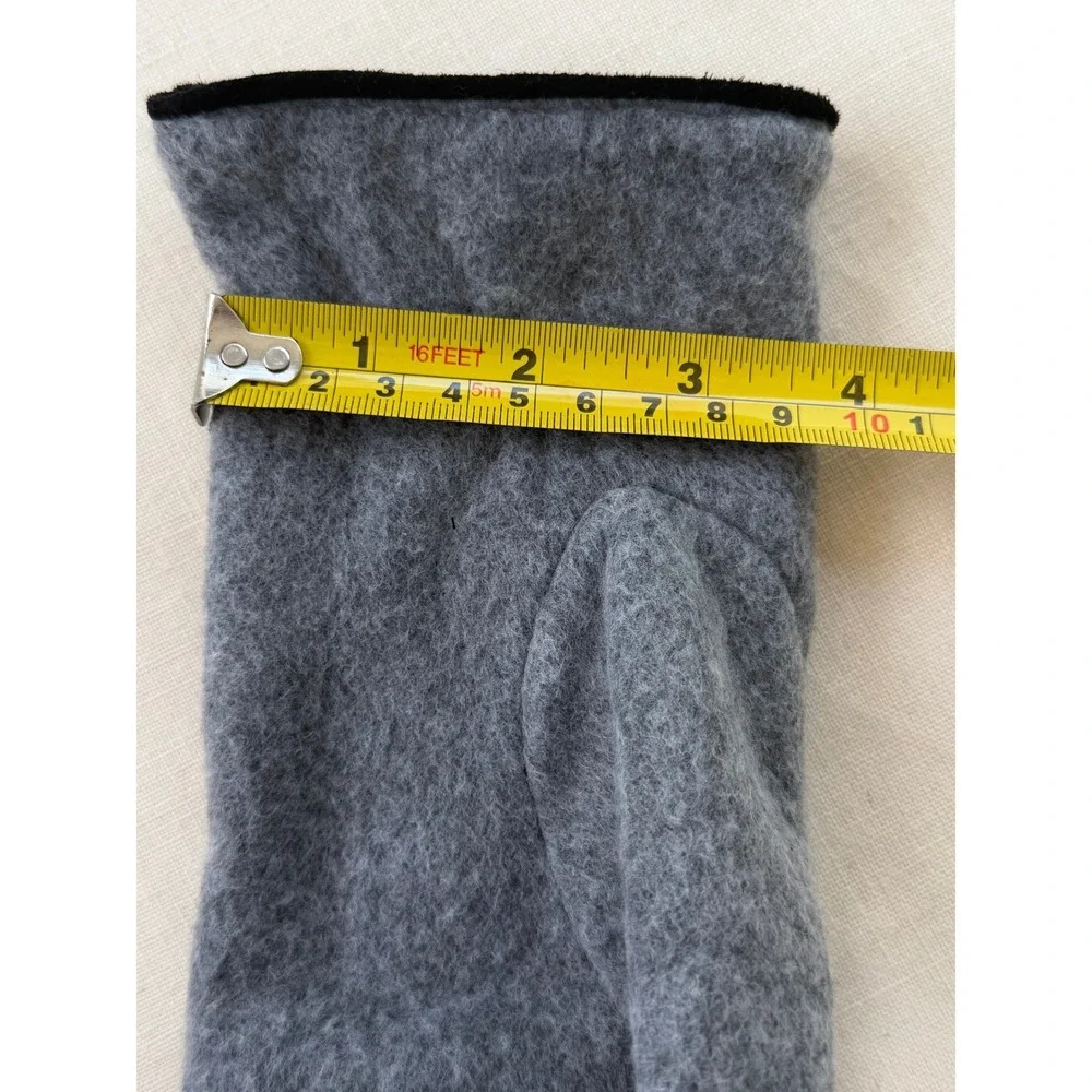 Unbranded Heather Grey Wool Blend Gloves with Snap Pocket and Black Trim